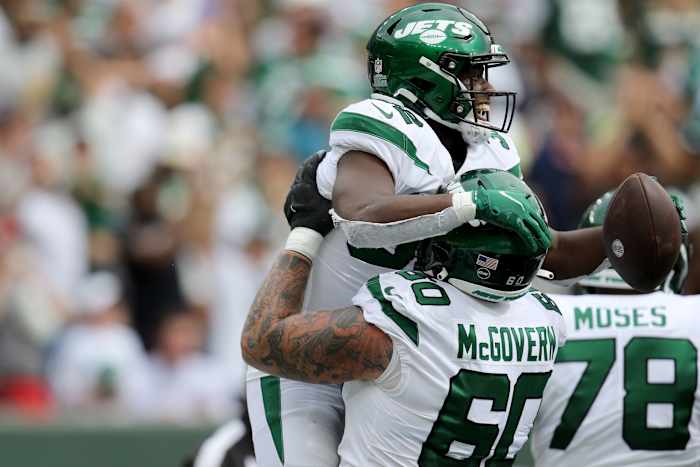 Jets' center Connor McGovern celebrates with RB Michael Carter